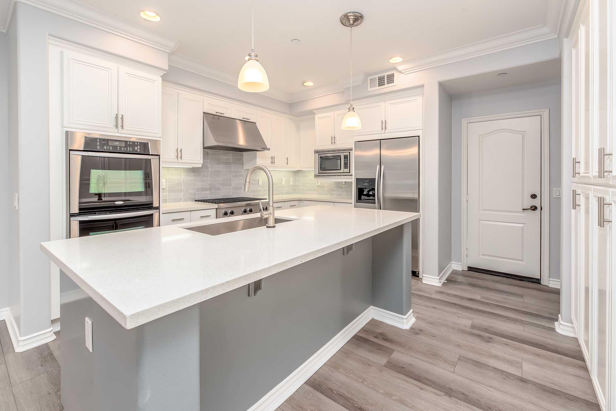 White Kitchen | Kitchen Remodeling | Envision Remodeling